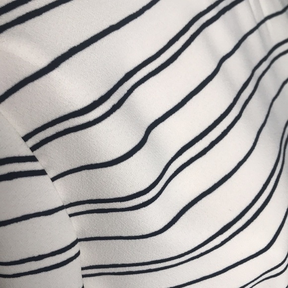 Whowhatwear  cream striped bell short sleeves back closure cropped top size L - Picture 6 of 10